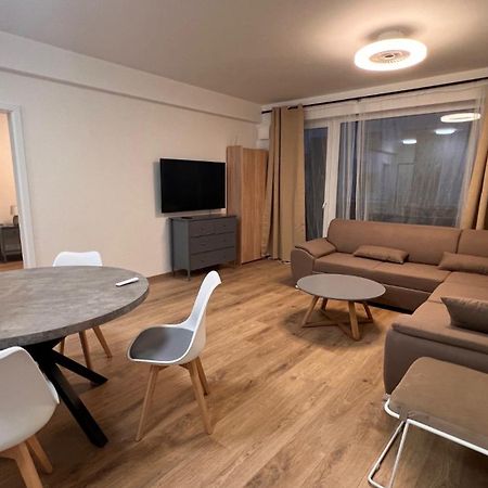 Air-Conditioned 2 Room Apartment, Balcony, New Building, 201 Rovinka Extérieur photo