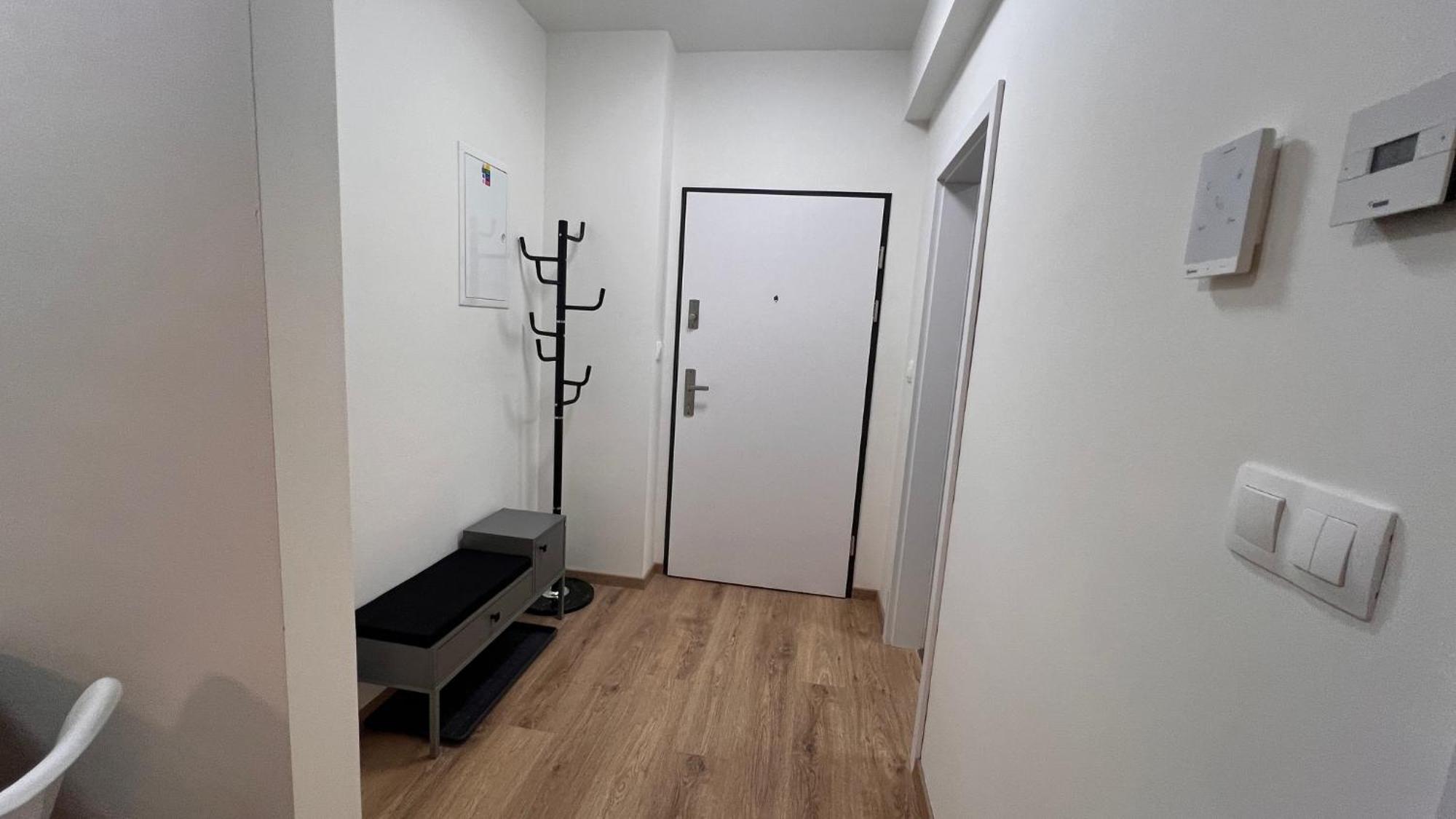 Air-Conditioned 2 Room Apartment, Balcony, New Building, 201 Rovinka Extérieur photo