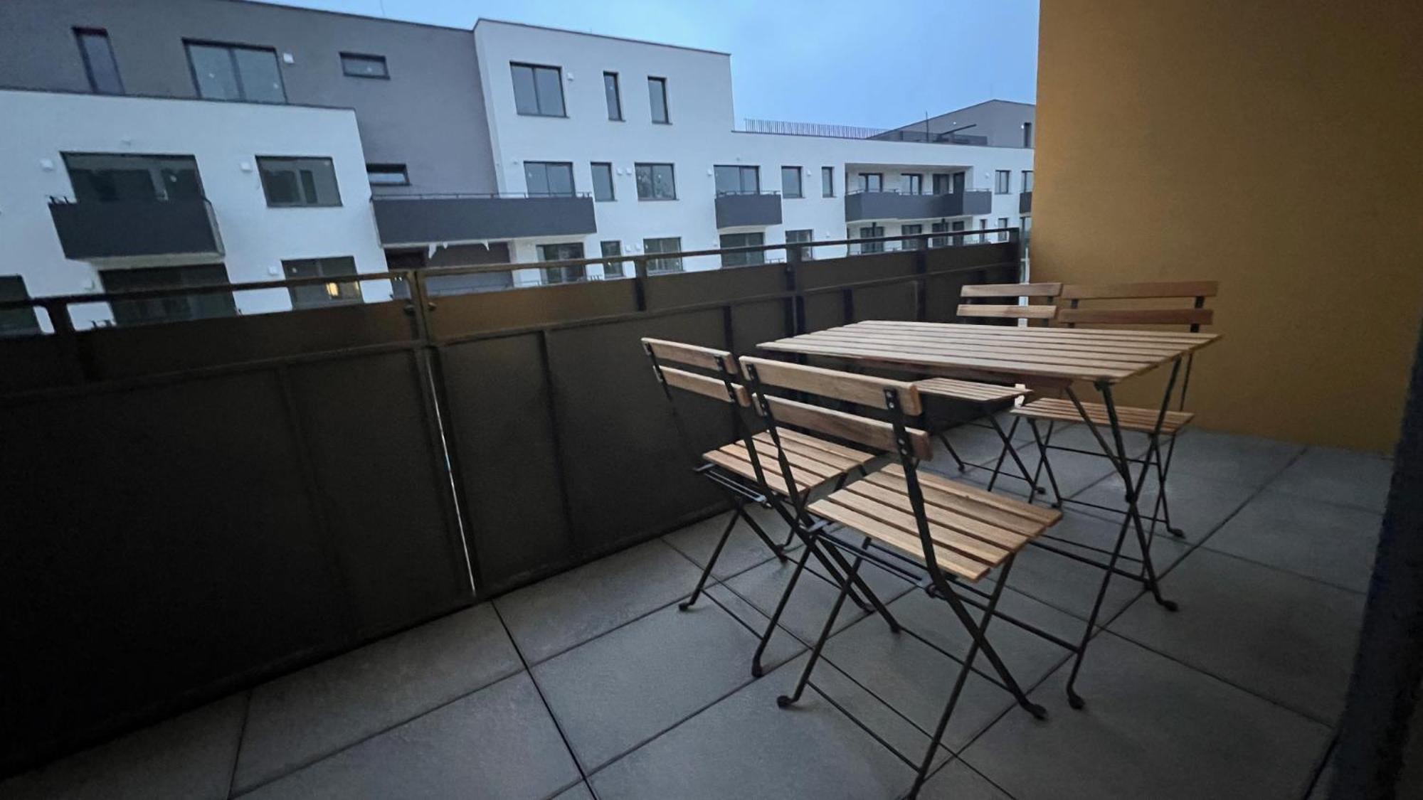 Air-Conditioned 2 Room Apartment, Balcony, New Building, 201 Rovinka Extérieur photo